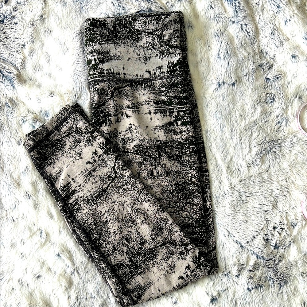 Athleta Black and Gray Leggings Distressed Vintage Style ~ Size Small